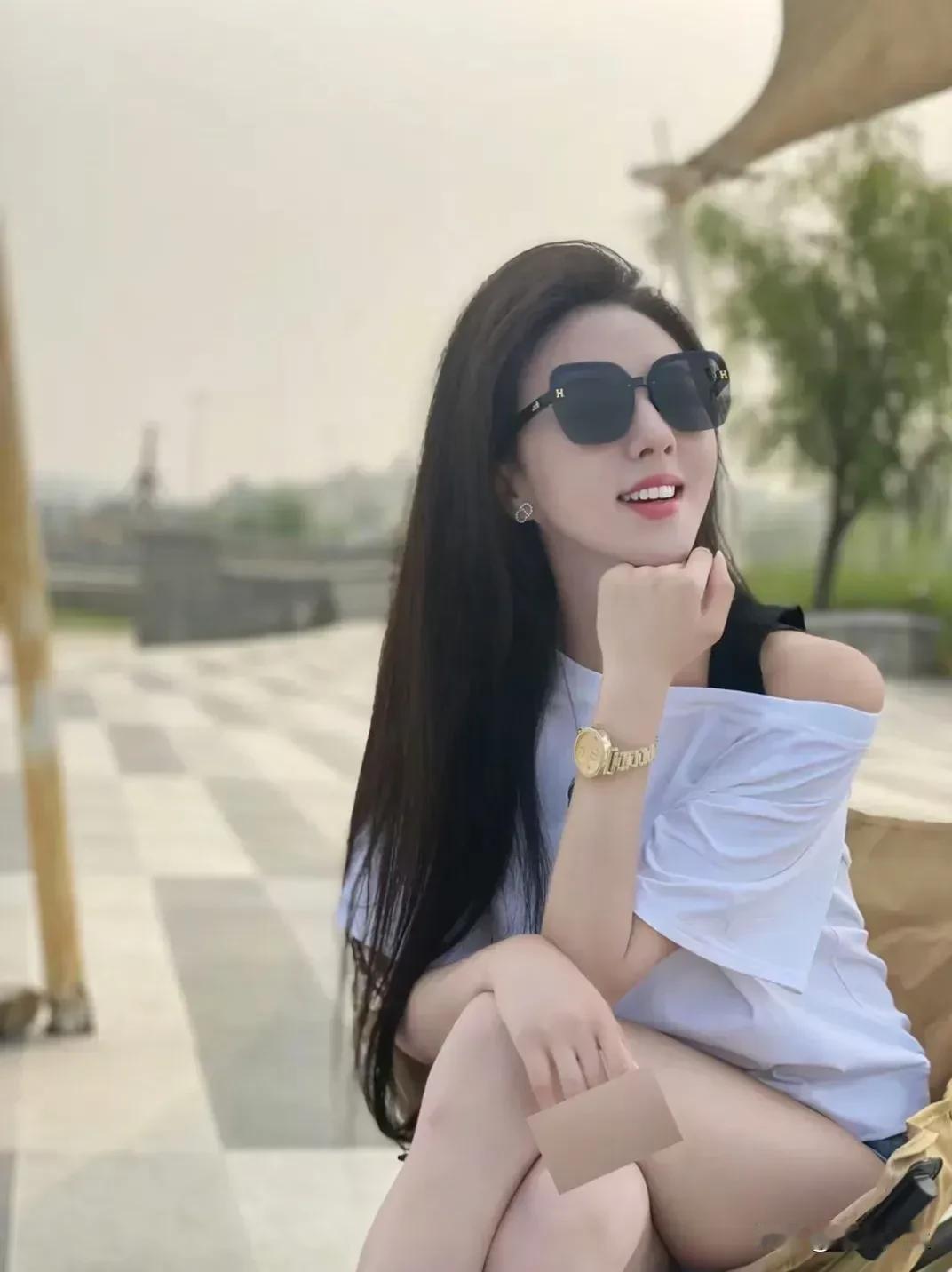 看轻人生，轻松前行，看清生活，依然深爱，且行，且惜，奔赴美好人生。