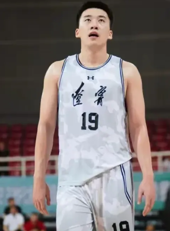 没有想象中的降维打击！赵维伦和王俊杰也就CBA水平，NBA基本上没有机会辽宁
