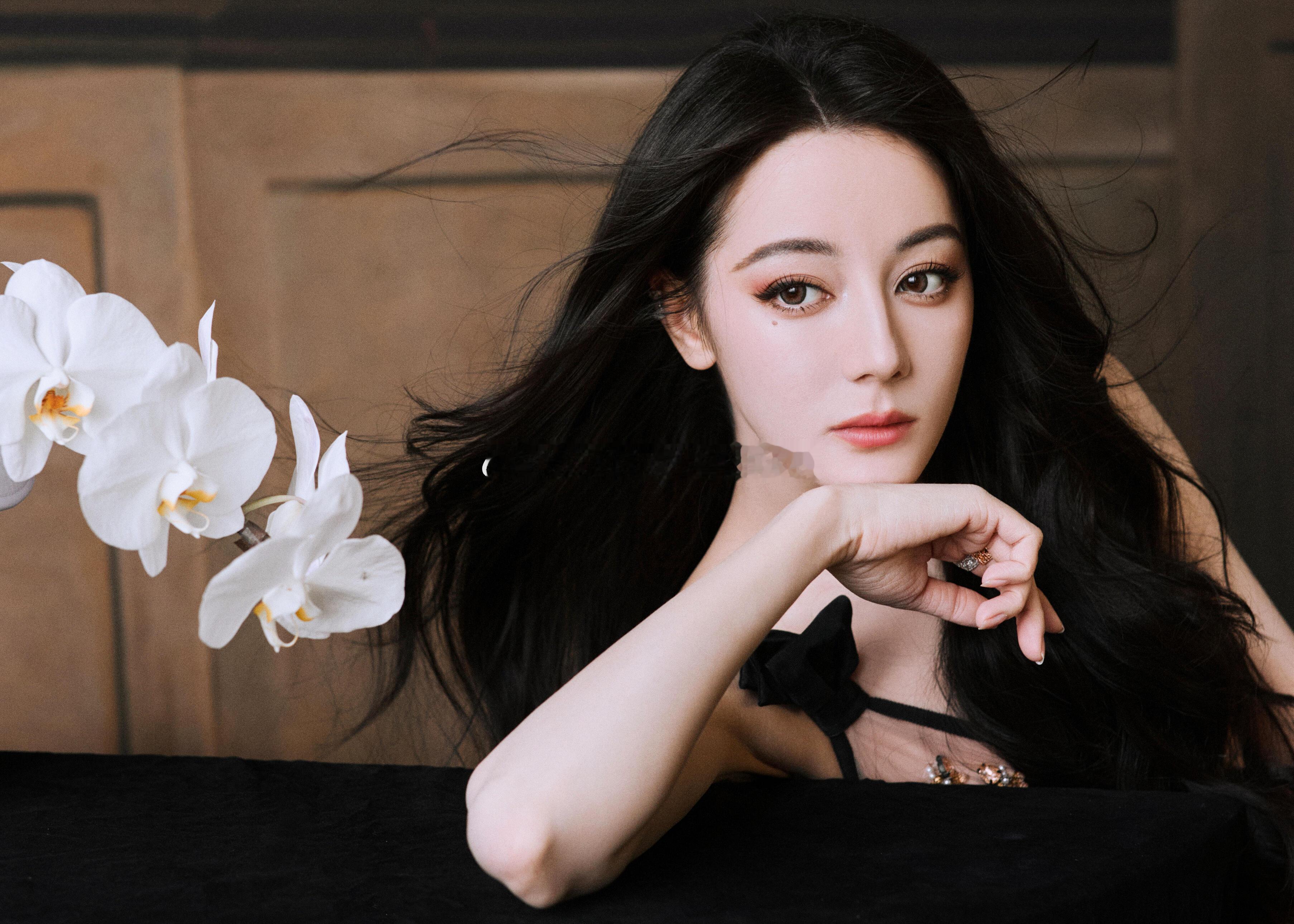 迪丽热巴迪丽热巴奶呼呼白毛衣迪丽热巴