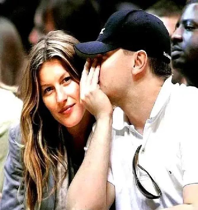 “小李子”塌房了！不是塌人设，是塌了那条25岁的“铁律”！谁能想到？49岁莱