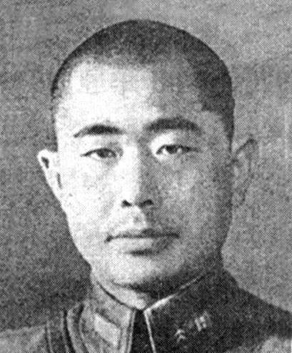 照片上的军人，就是毕业于黄埔的71军军长陈明仁。他的部队从来不保存实力，哪怕多次