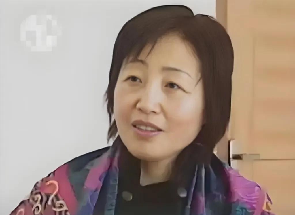 其实宗馥莉妈妈才是真正的人间清醒和宗庆后结婚面对丈夫的婚外情和复杂的家族关系