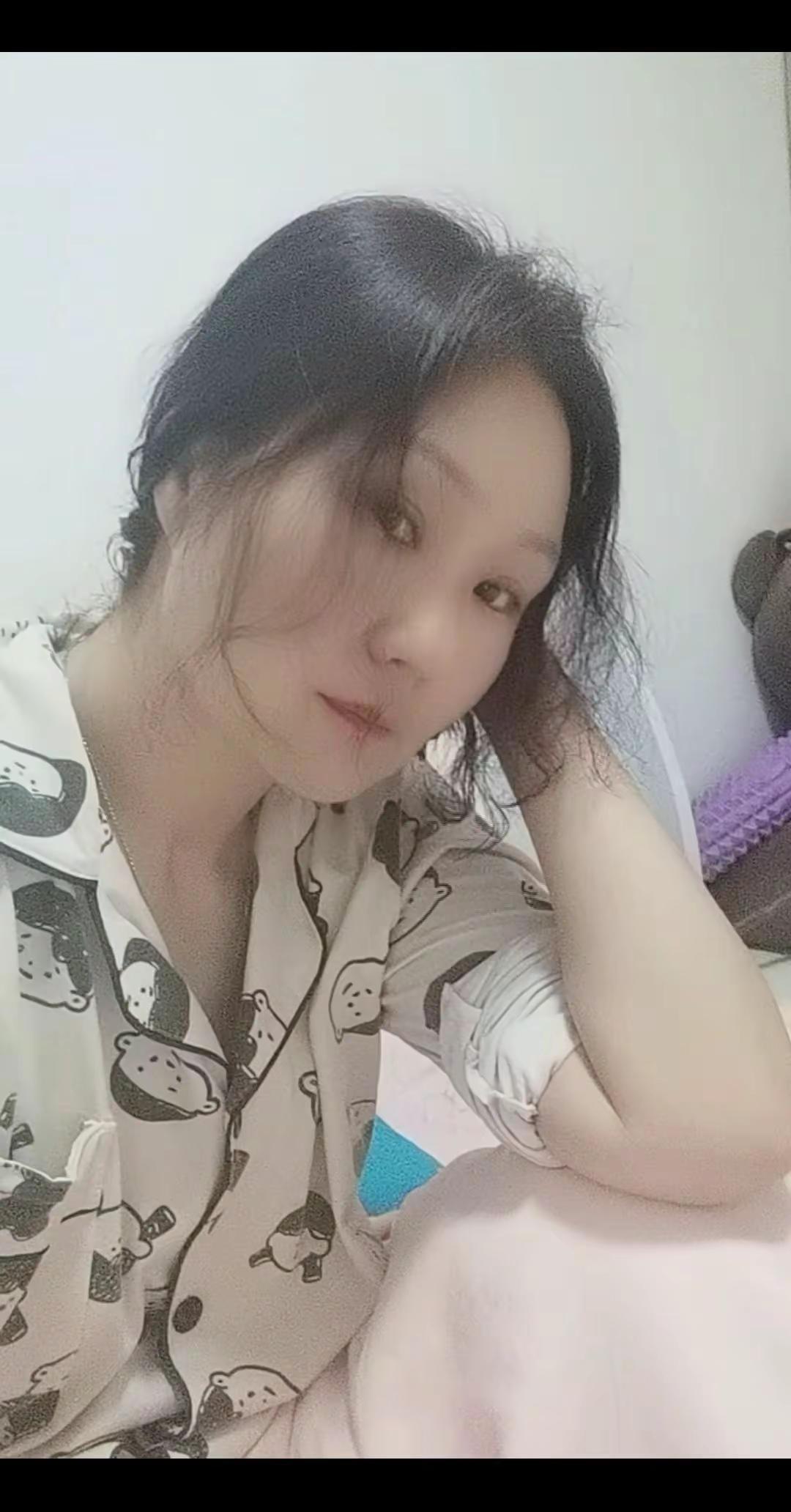 我不想任何人来影响我们心情，从此离那些不干净的圈子远点，把自己过的开开心心的，独
