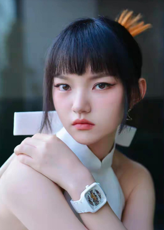 1.杨洋很在意自己的颜值，会定期做保养项目来维持状态，让自己看起来更年轻。2.
