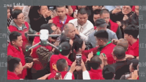 大家注意看视频里密密麻麻的都是大人，连一个小孩的影子都没看到。所以，这个才10的