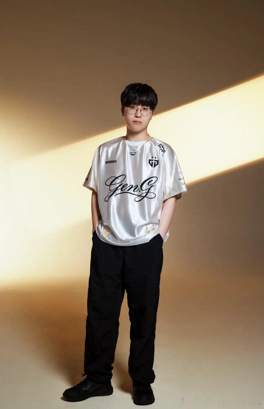 GEN发布了世界赛队服英雄联盟S162026LCK