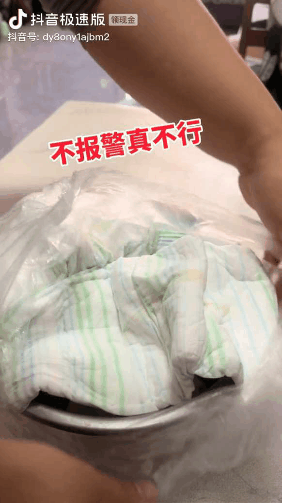 冬至了，你们吃饺子了吗？昨天加班没有时间包，中午婆婆给送来了一小盆。打电话告诉