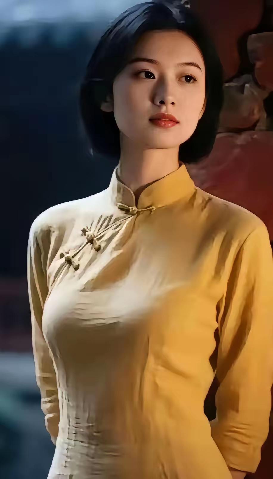 佳人赞亭亭仙态韵悠长，慧质娇颜映晓光。桃李夭秾姿万种，小家碧玉绽芬芳。