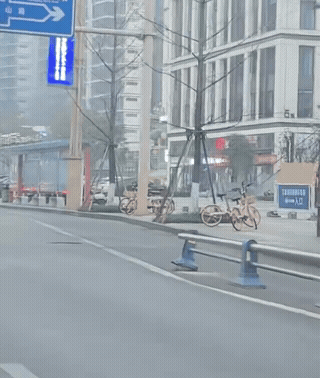 感觉今天开车特别的稳，好像多了一个轮