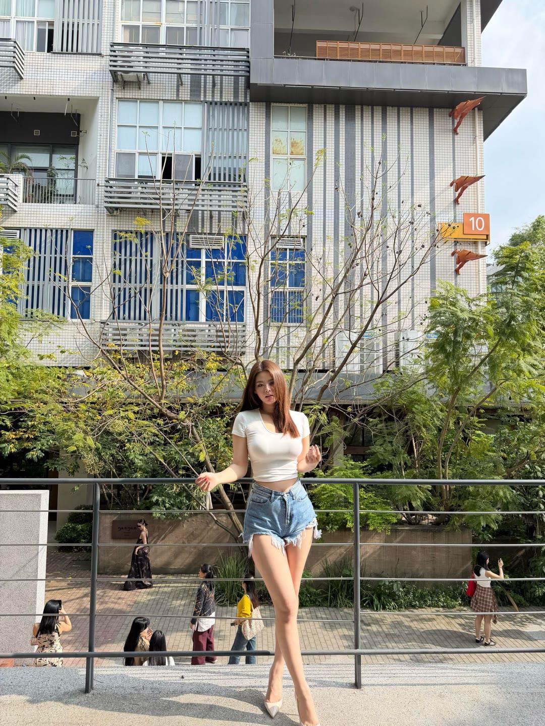 知性美女穿搭分享