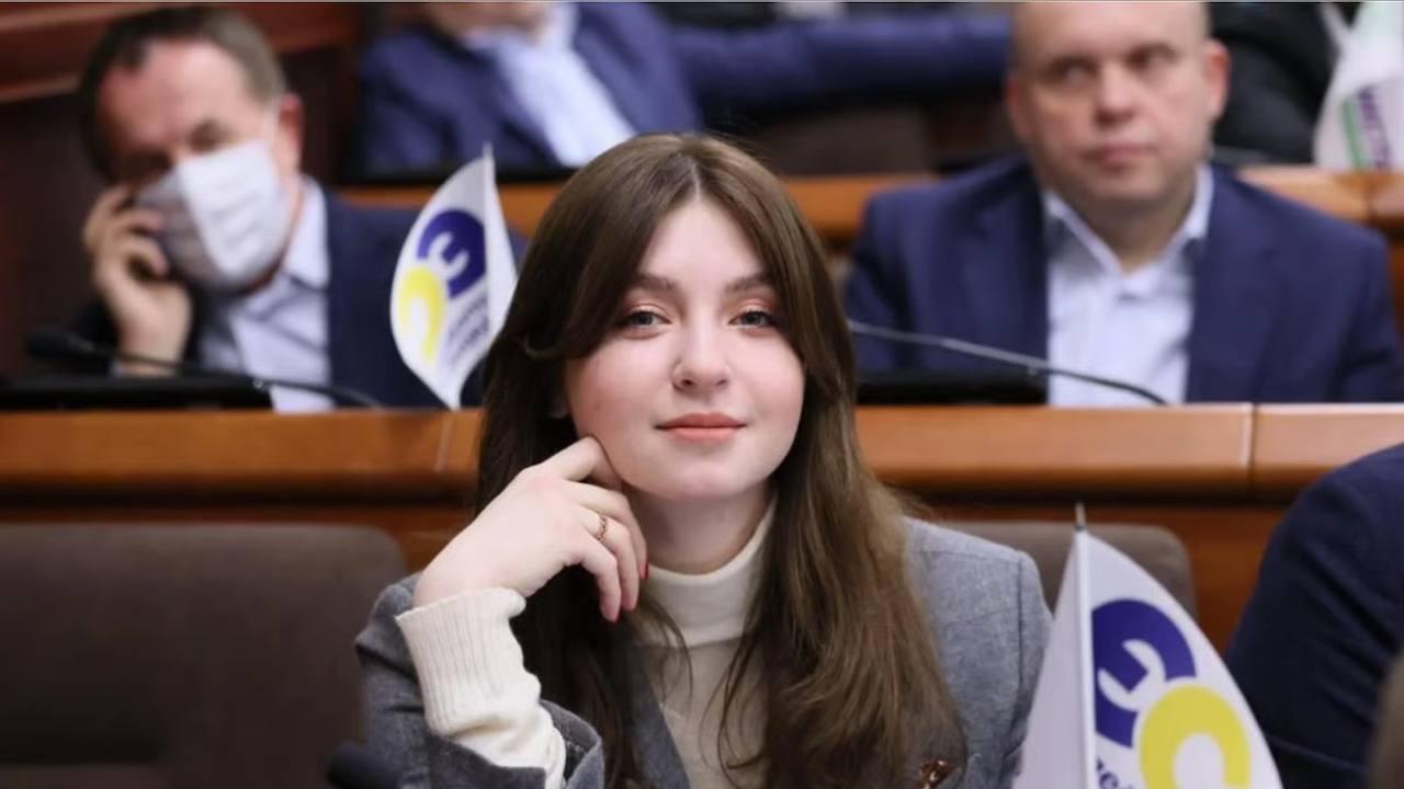 乌克兰“欧洲团结党”前基辅市议员雅琳娜·阿尔耶娃，2022年吸毒后驾车在斑马线上