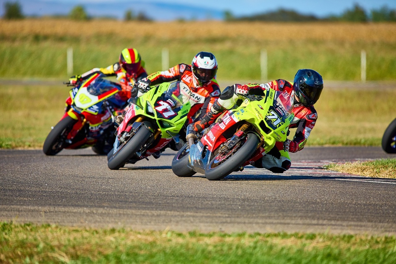 0.071秒憾失杆位！张雪机车逆风逆袭，用中国制造燃爆WSBK荷兰赛道当阿森赛道