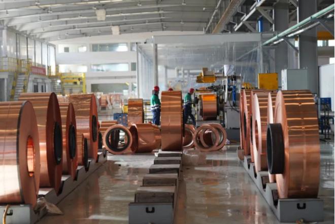 美国这次蒙了，最近美国大量囤积了铜，把铜价炒上天去了，可美国万万没料到，中国根本