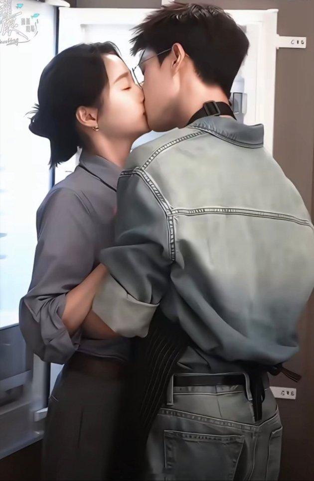 关晓彤李昀锐冰淇淋吻海边一支甜筒，眼神拉丝到发烫，没亲却比真吻更上头🍦
