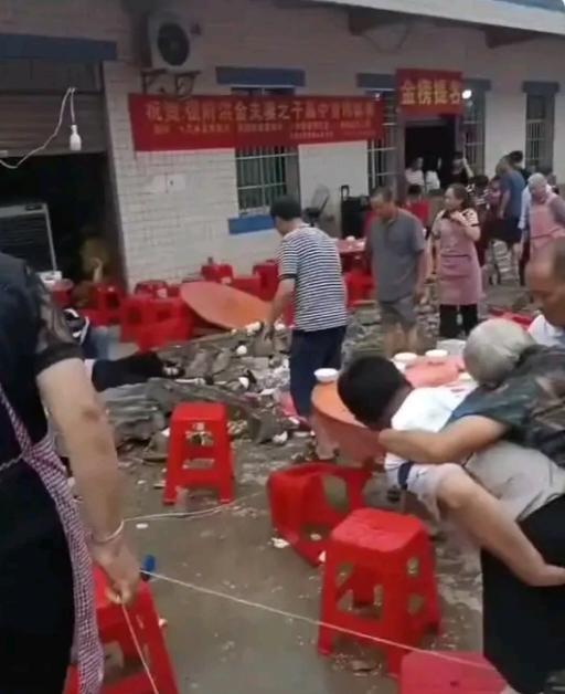 四川升学宴这事情还远远没有结束呢，别以为就是给伤亡者赔偿，安抚那些伤亡者的家属，