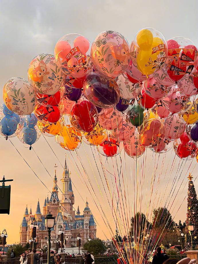 ''春雨夏离秋遇冬熟不知不觉一年了''