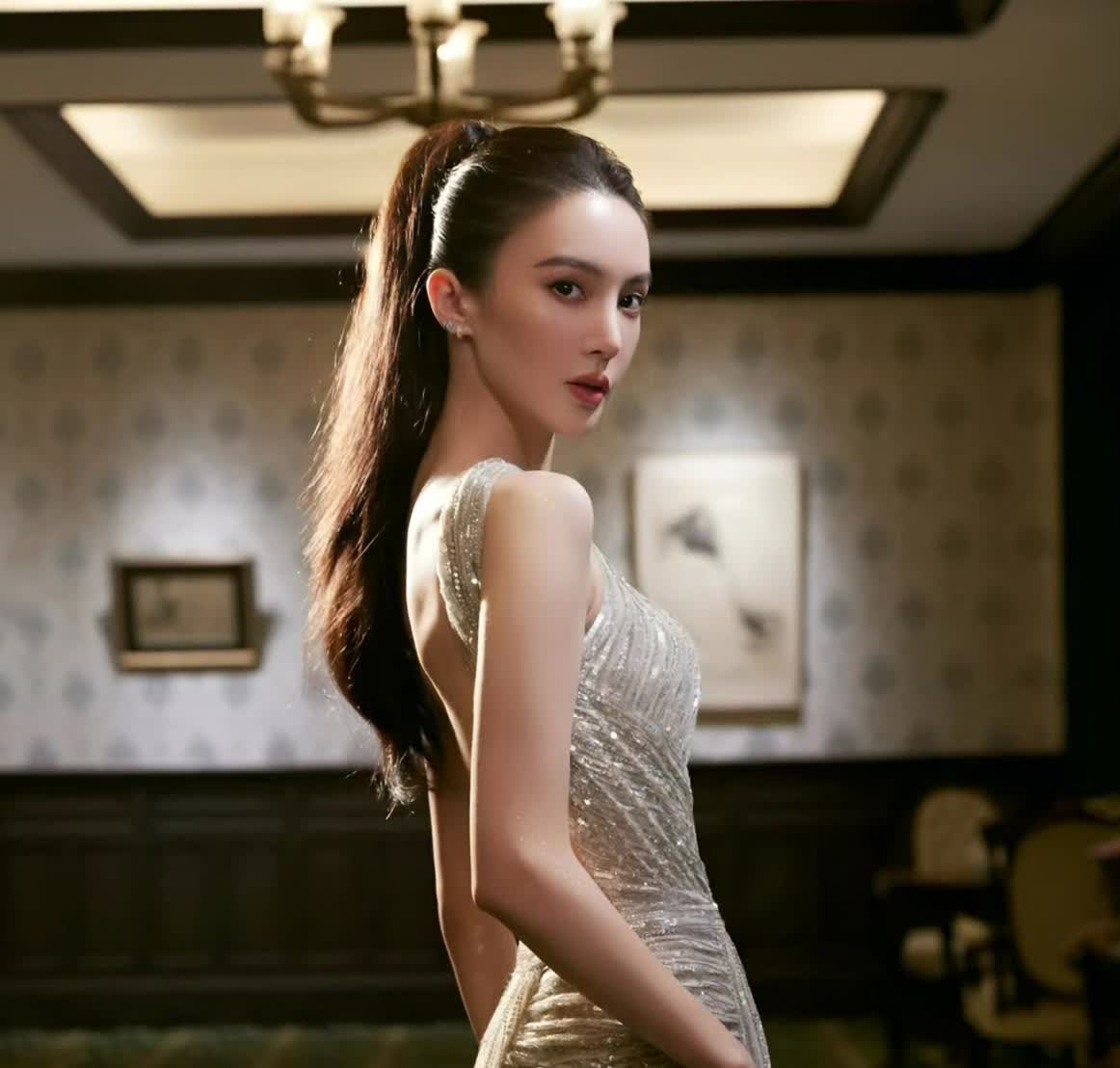 杨洋现在不担心自己他最担心的人不是赵露思，而是金晨，他就像热锅上