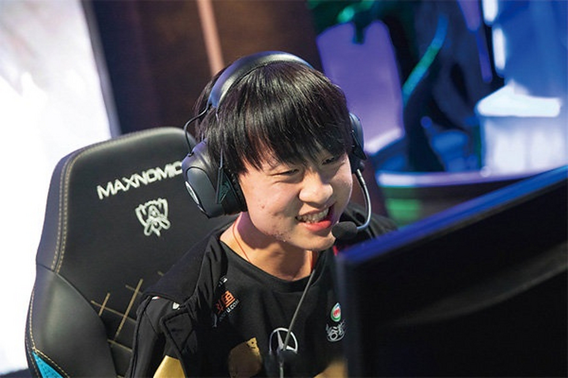 Uzi全新车队复播Uzi发文官宣2月3日带着全新车队复播回归，班子是呼吸哥、Xi