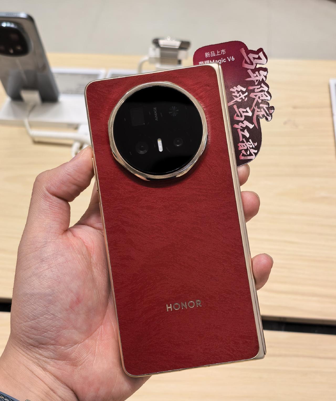 荣耀MagicV6真实体验，这机子离谱到我不得不说几句实机上手，你才知道什