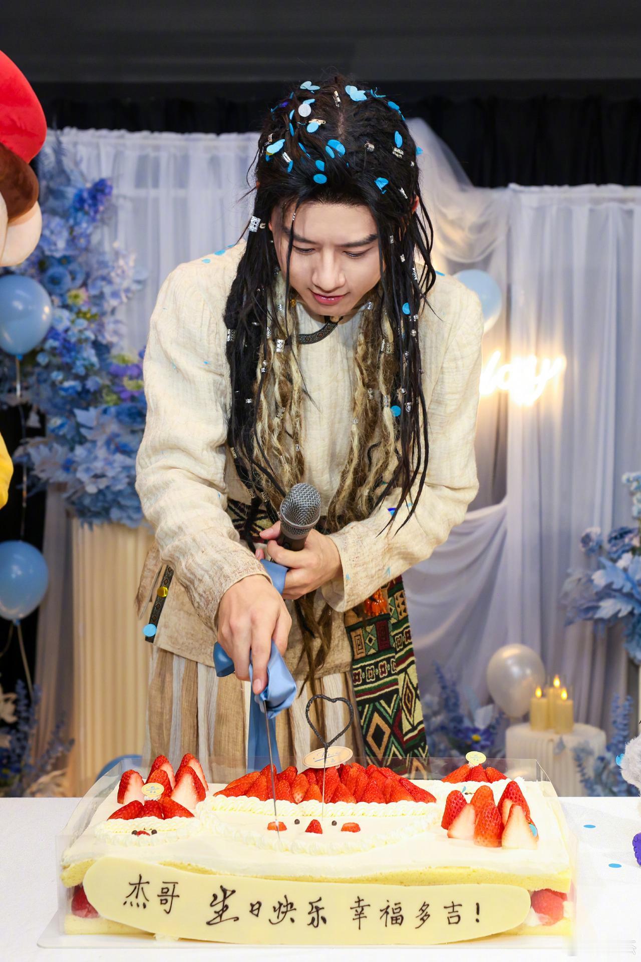 张杰越来越秀气了，还是娜姐看人准。杰哥有才华，温和帅气，勤奋又努力，还顾家，脾