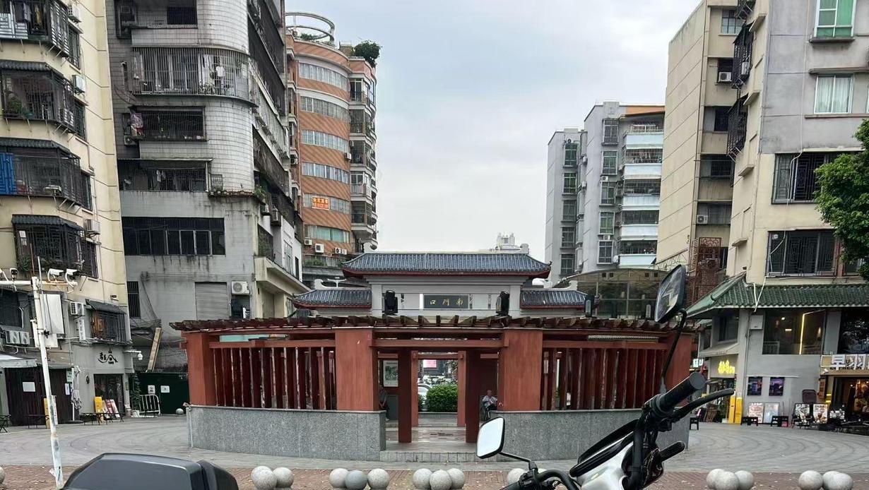 今天被我老公的一句话，狠狠的刺激到了，他说，能不能5.1不要带着孩子回去你娘