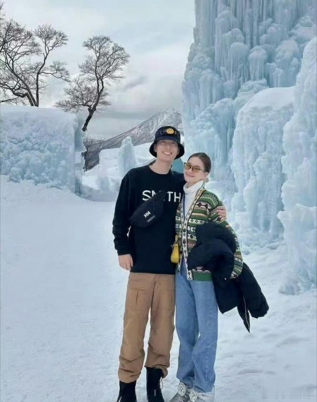 何超莲窦骁没领结婚证才知道何超莲窦骁没领结婚证以结绝的方式结束5年关系，被官宣