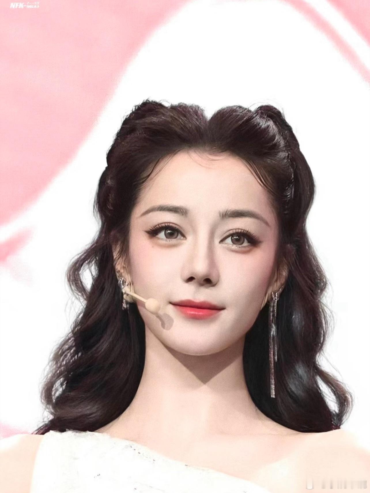 迪丽热巴金发猫咪探头小猫咪我吸吸吸吸吸一口🐈香香软软​​​