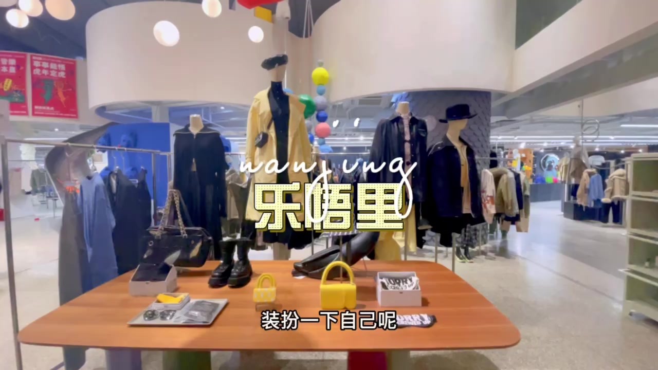 宛如艺术宫殿般的服装店,太棒了!