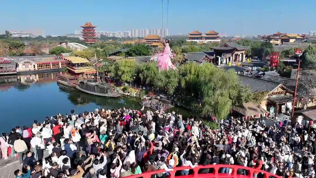 在这个寒冷的冬季，或许我们都在期待着一场温暖的惊喜。而就在北京，一场以“文旅赋能