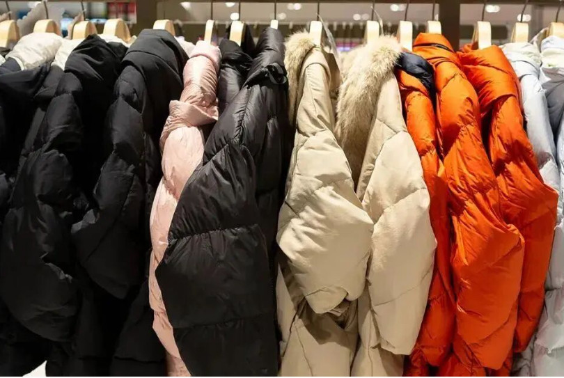 这个冬天的消费，真的很神奇。以前动不动上千、上万的羽绒服突然不吃香了！最近快过年