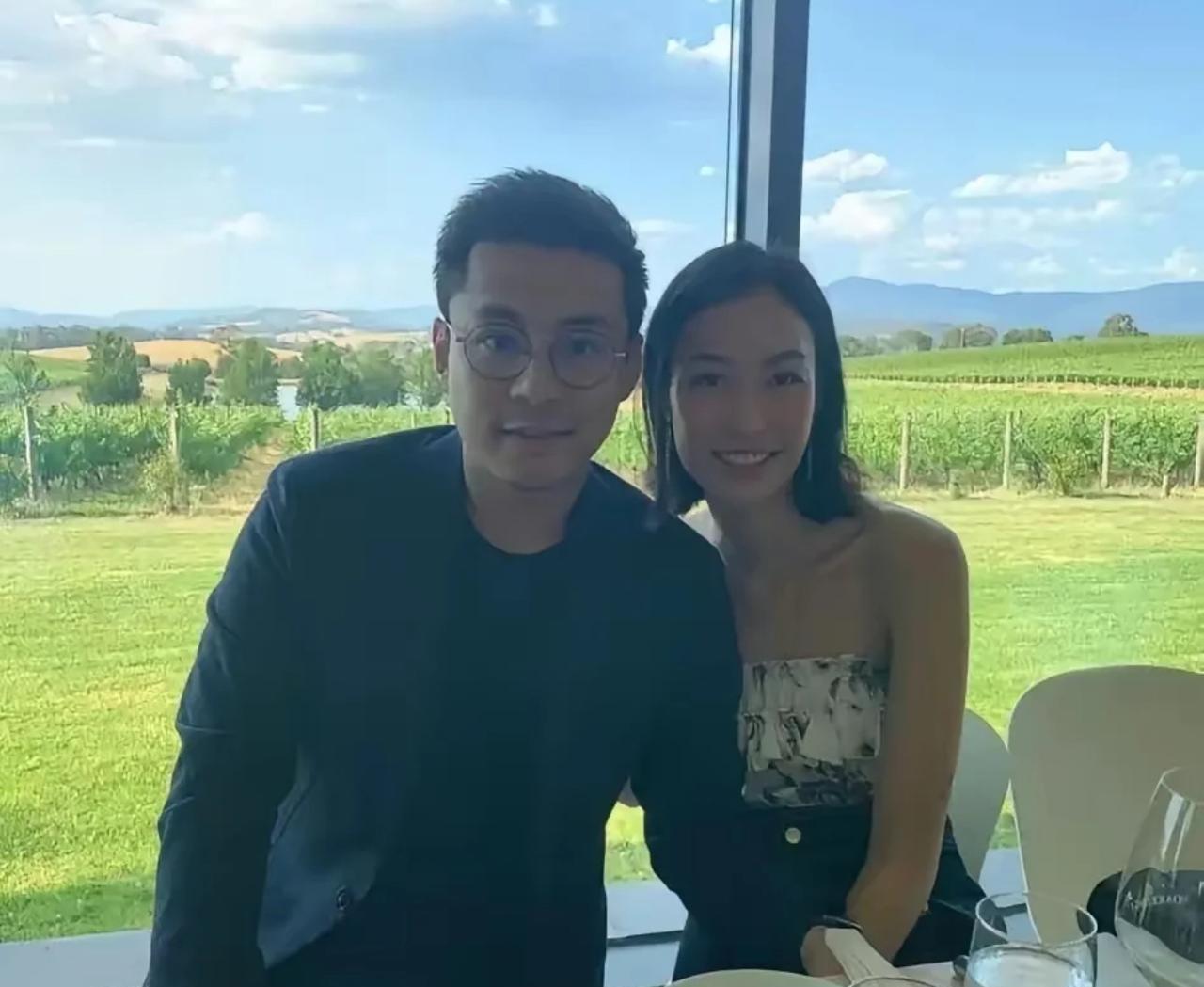 霍家的没落其实从三儿子霍启仁最近的婚讯也能看出来。他们家现在想高调也没用，大儿