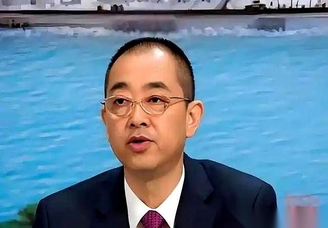 恒大前总裁夏海钧，大概以为躲在美国加州就没事了。但香港法院的一纸禁令，直接隔空