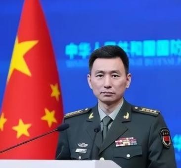 中国应该公开警告任何国家，谁胆敢攻击中国大陆本土目标，无论从哪里发动攻击，中国在摧毁攻击源的同时，都
