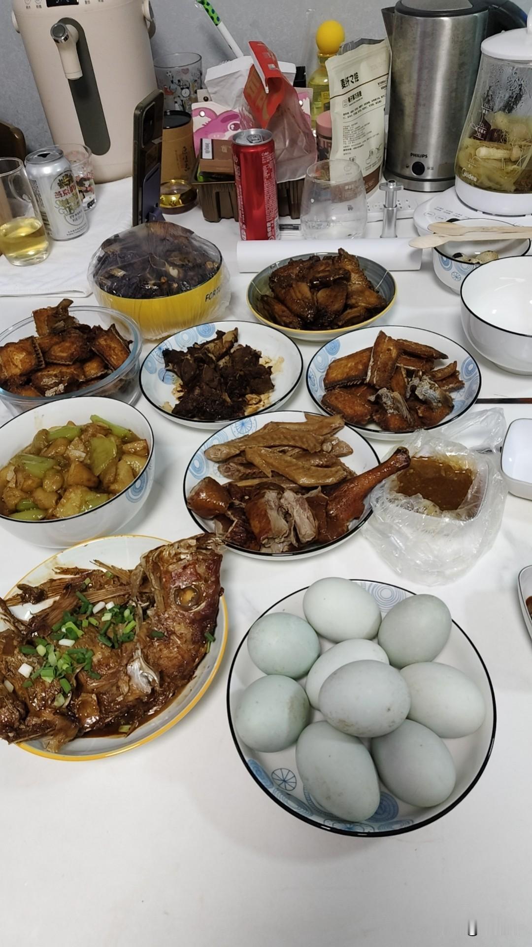 姥姥照顾我的时候，她做的手擀面、酸菜炖大骨、蒸白切肉是影响我一生的美味。姥姥