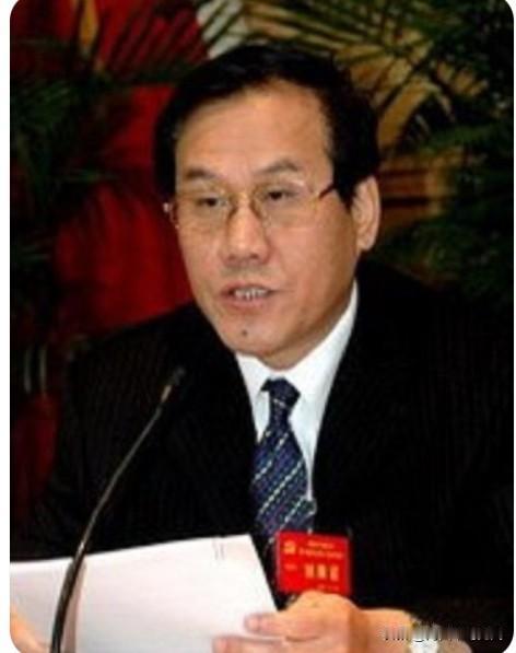 他曾任河北省邢台市委书记。1951年出生，河北石家庄市人，复旦大学毕业，在职研究