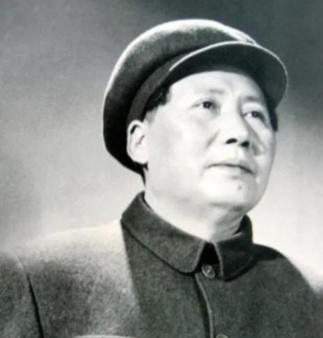 1958年，毛主席下令炮击金门，不慎炸死两名美国顾问，美国得知后迅速调集军队，指