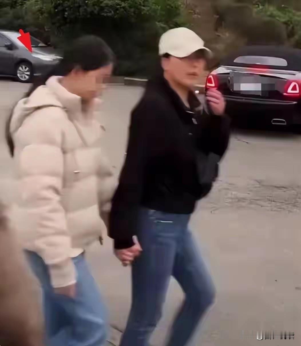 说实话他们这个家真的是除了有俩钢镚其他啥也没有孩子满身创伤的童年大人
