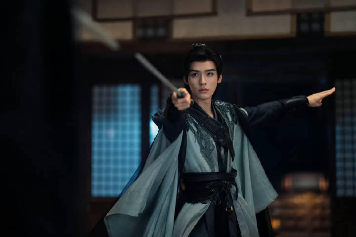 《暗河传》剧情非常紧凑，一开始就被吸引了，在剧中，每个人都有自己的故事，都