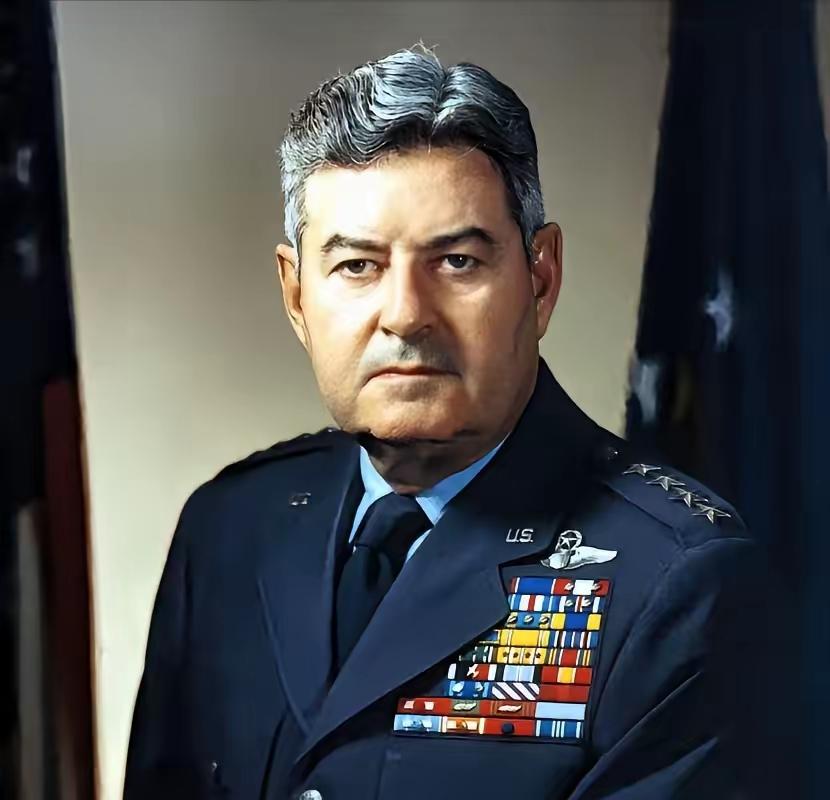 1944年，美军轰炸东京六个多月，扔了一万多吨炸弹，可日本工厂照常生产，美军还损