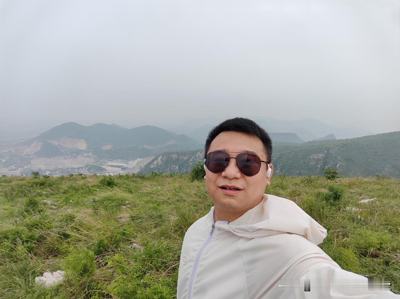 山顶风景分享登上廊坊之巅-蒋福山，一览众山小，哈哈。你别说，蒋福山这几年经过大力