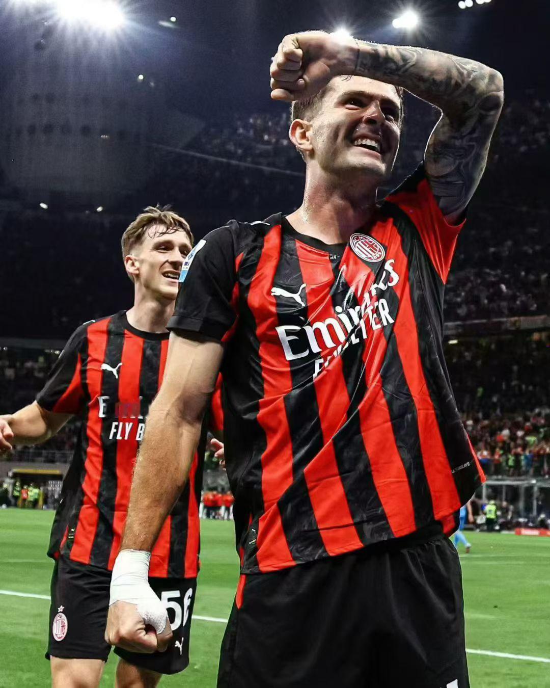 网红杜黝黝：AC米兰女婿会哄老人！最近网红女博主杜黝黝发视频说，女孩子把AC米