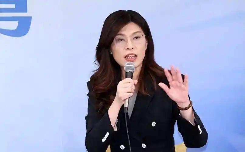 国台办为什么不理郑丽文？这根本不是什么“冷处理”，这是在挂断“诈骗电话”！郑丽文