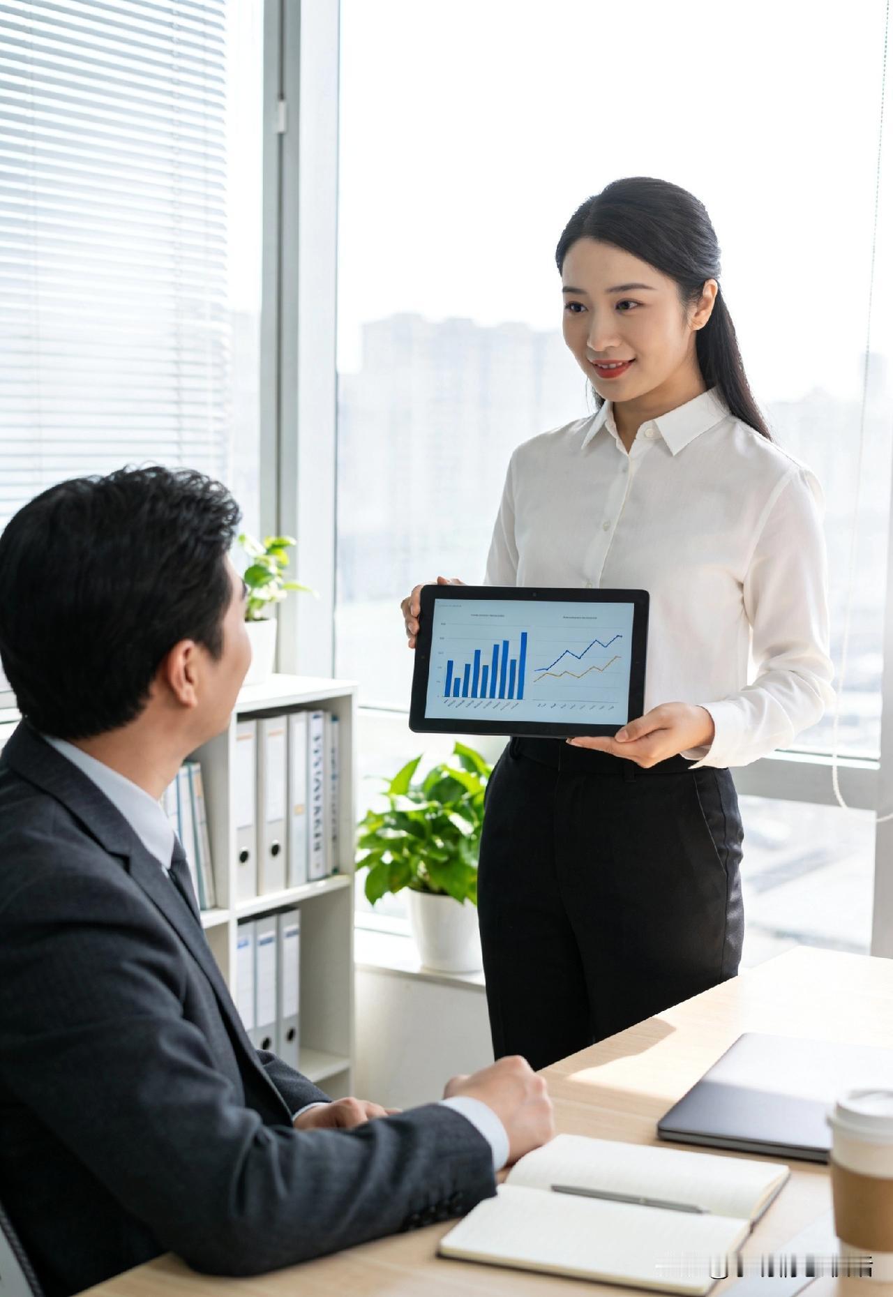 被同事抢功劳，我没撕逼反而升职了“这个方案是我做的！”我冲进领导办公室时，