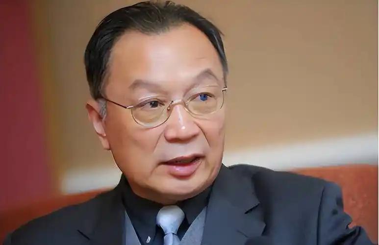 温铁军这番话直戳到根子上了！农民原本花30万能住上三层小楼，八九万就能开上车，日