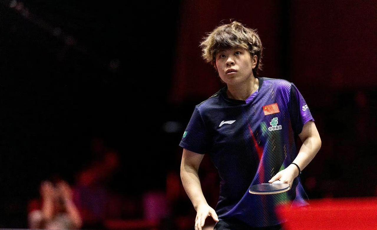 一个好消息，一个坏消息好消息是王艺迪顶着“雄狮头”赢球了，3:1战胜