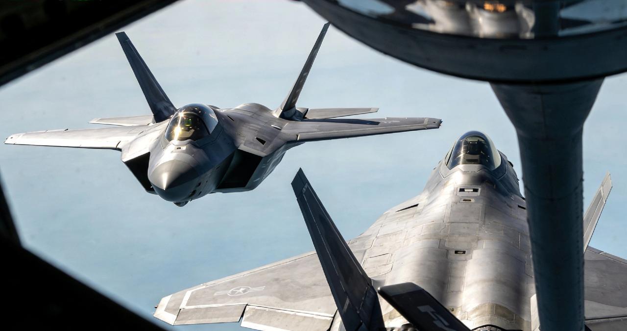 换装涡扇15的歼20A对比F-22如何换装国产涡扇‑15发动机的歼‑20A