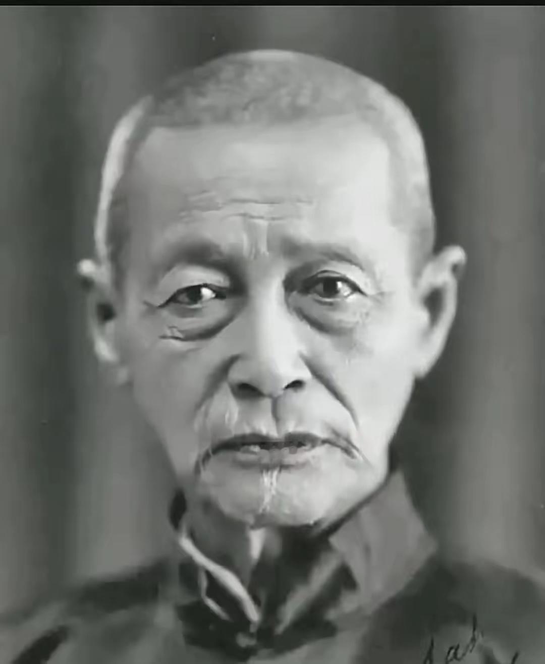 1951年，93岁高龄的前93岁高龄的前清朝海军总司令萨镇冰，在得知志愿军成功击