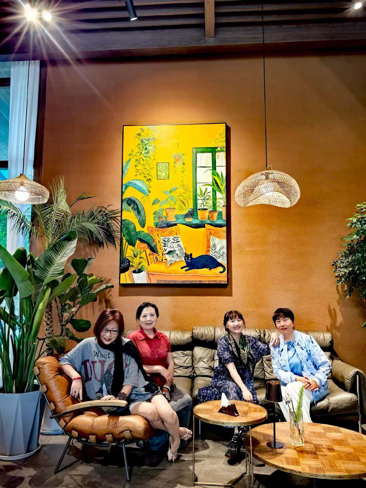 100元以内的衣服真不丢人！我们小区刘文姐姐穿99块的裙子还挺好看的。她家里