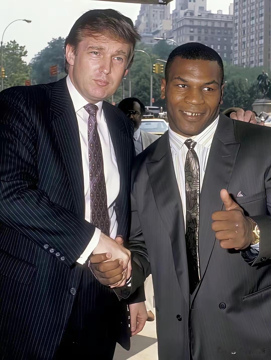 老特在年轻的时候，看来是非常喜欢结交文体界方面的优秀人物，在那个时代，泰森无疑是