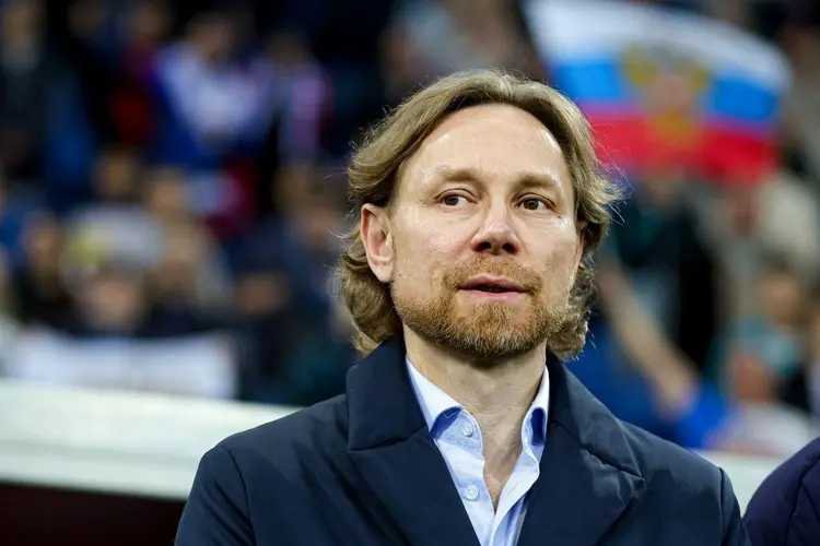 俄罗斯主帅：FIFA把我们禁赛了，就算加入亚足联顶多踢亚洲杯俄罗斯国家队主帅卡尔